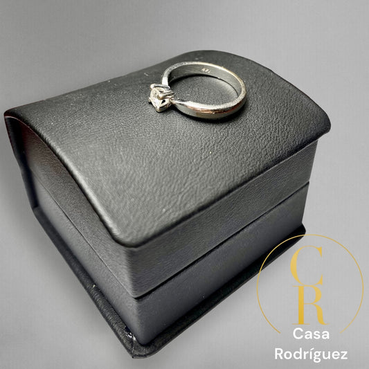 Anillo de compromiso en oro blanco