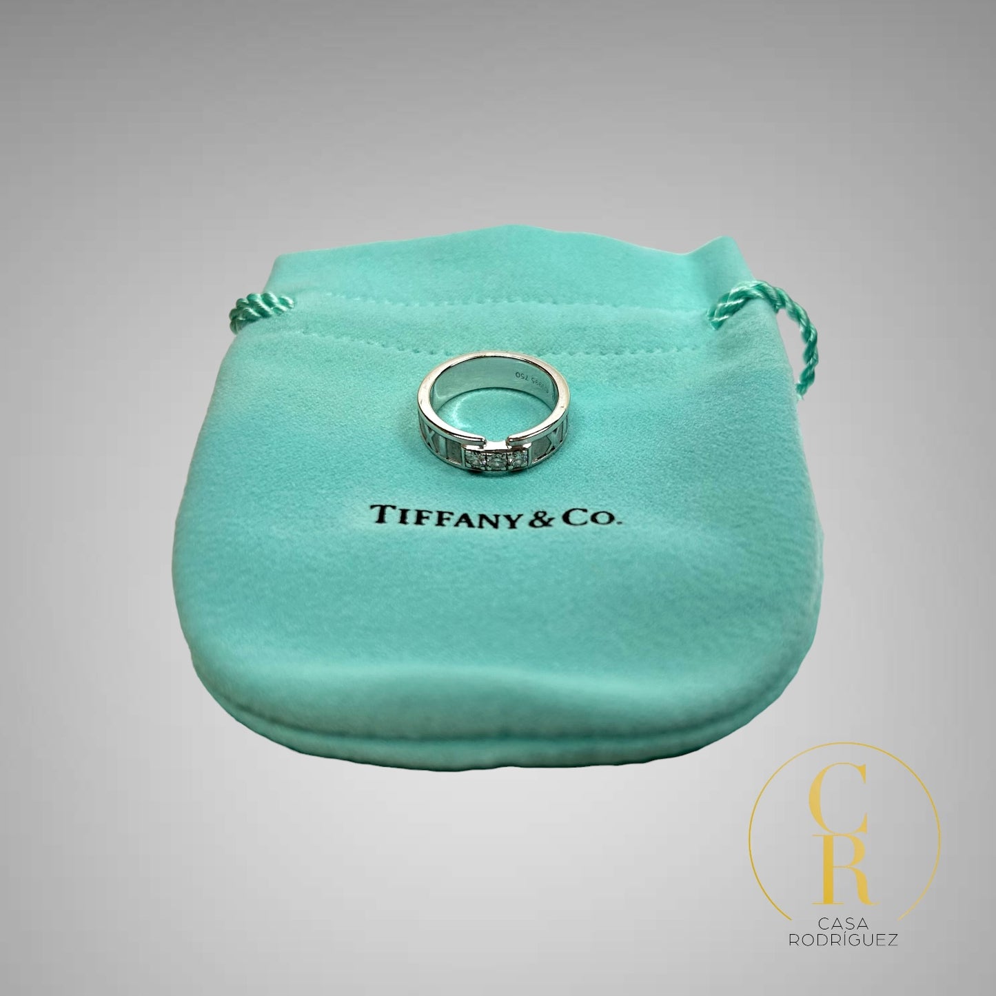 Anillo Tiffany Atlas 1955 con 3 Diamantes.