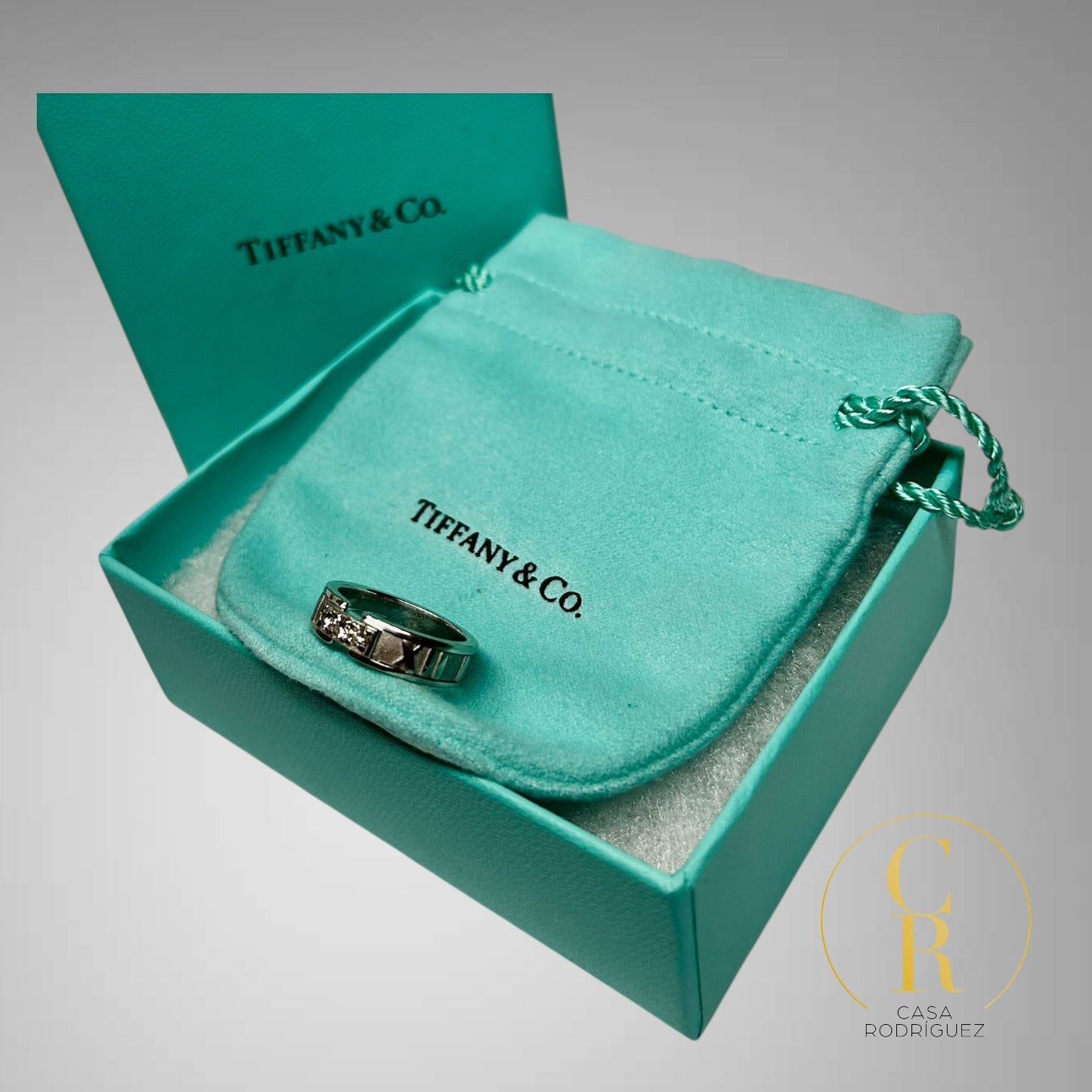 Anillo Tiffany Atlas 1955 con 3 Diamantes.