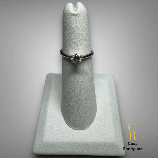 Anillo de compromiso con diamante.