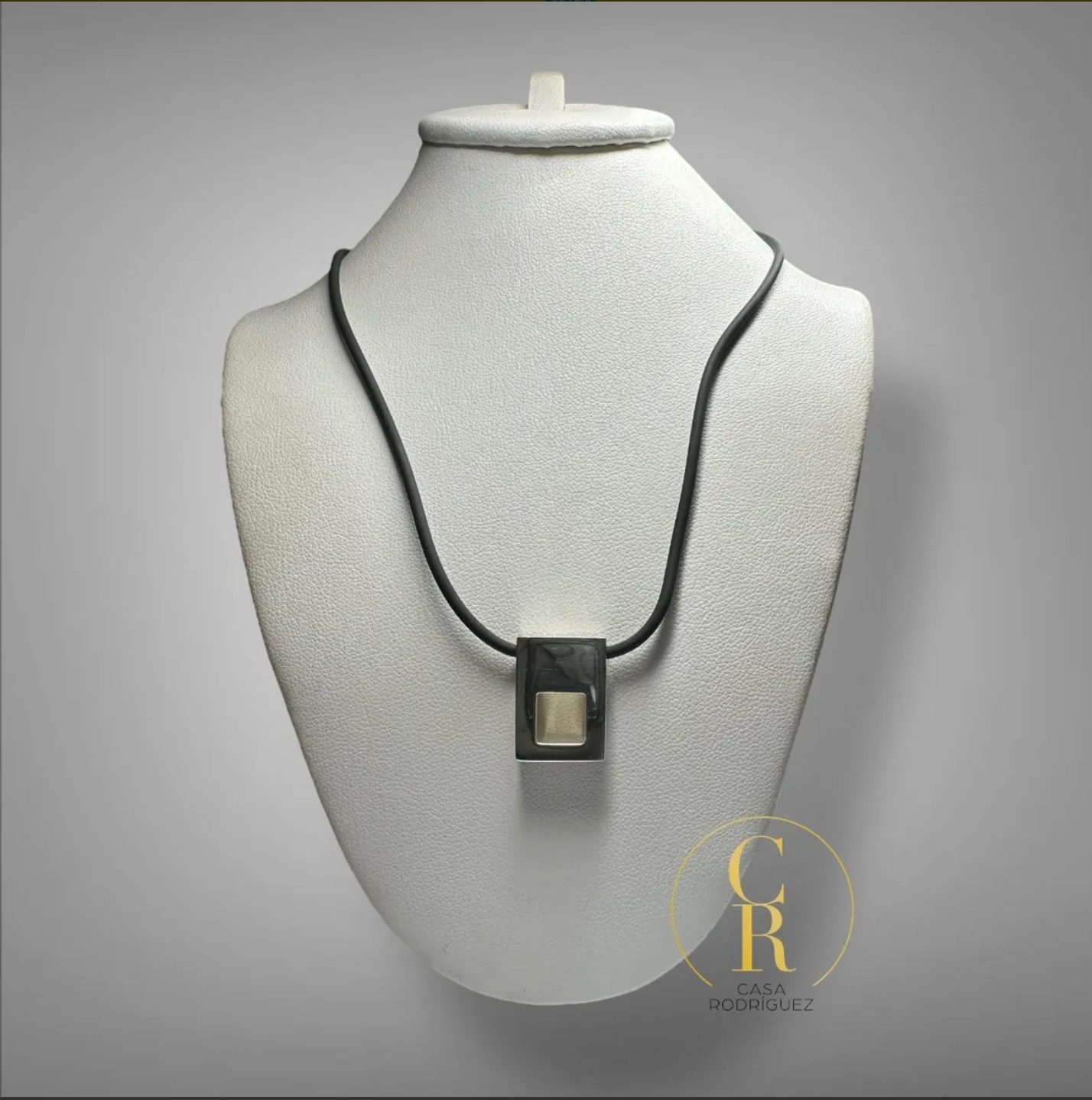 Collar Tane Caucho Dije