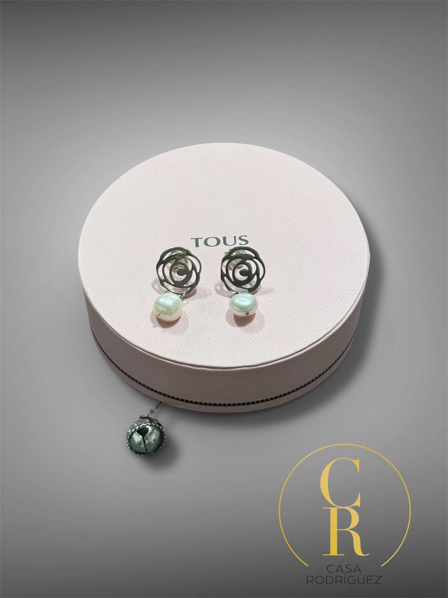 Aretes tous flor con perla colgante