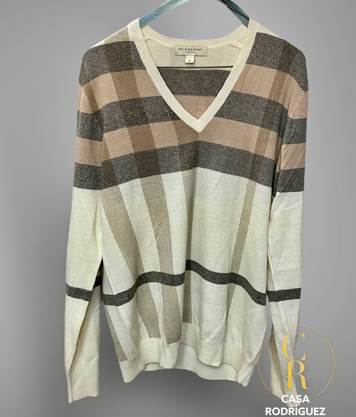 Suéter cuello V cuadros Burberry