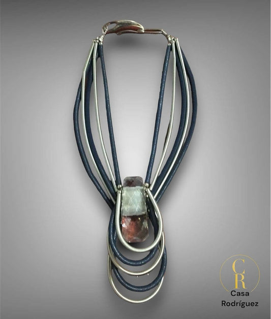 Collar Armani blanco y azul